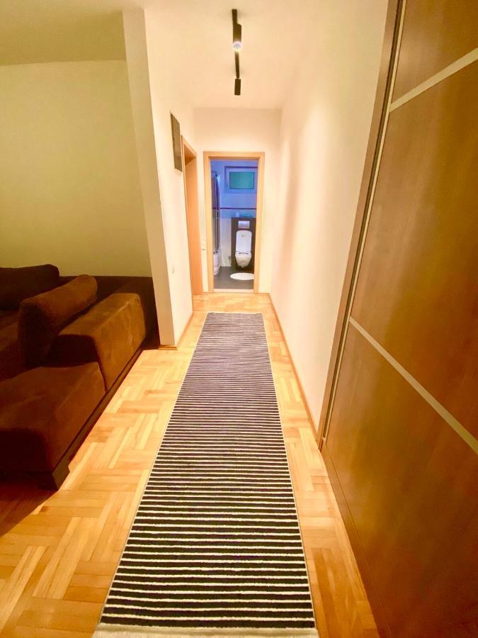 My Place بريشتاين المظهر الخارجي الصورة